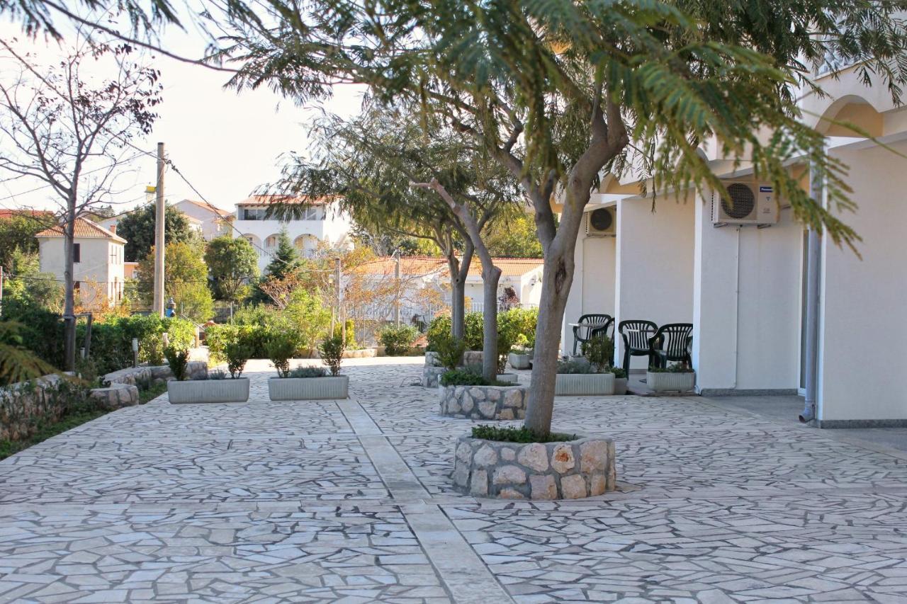 Apartments And Rooms By The Sea Vinjerac, Zadar - 3248 Buitenkant foto