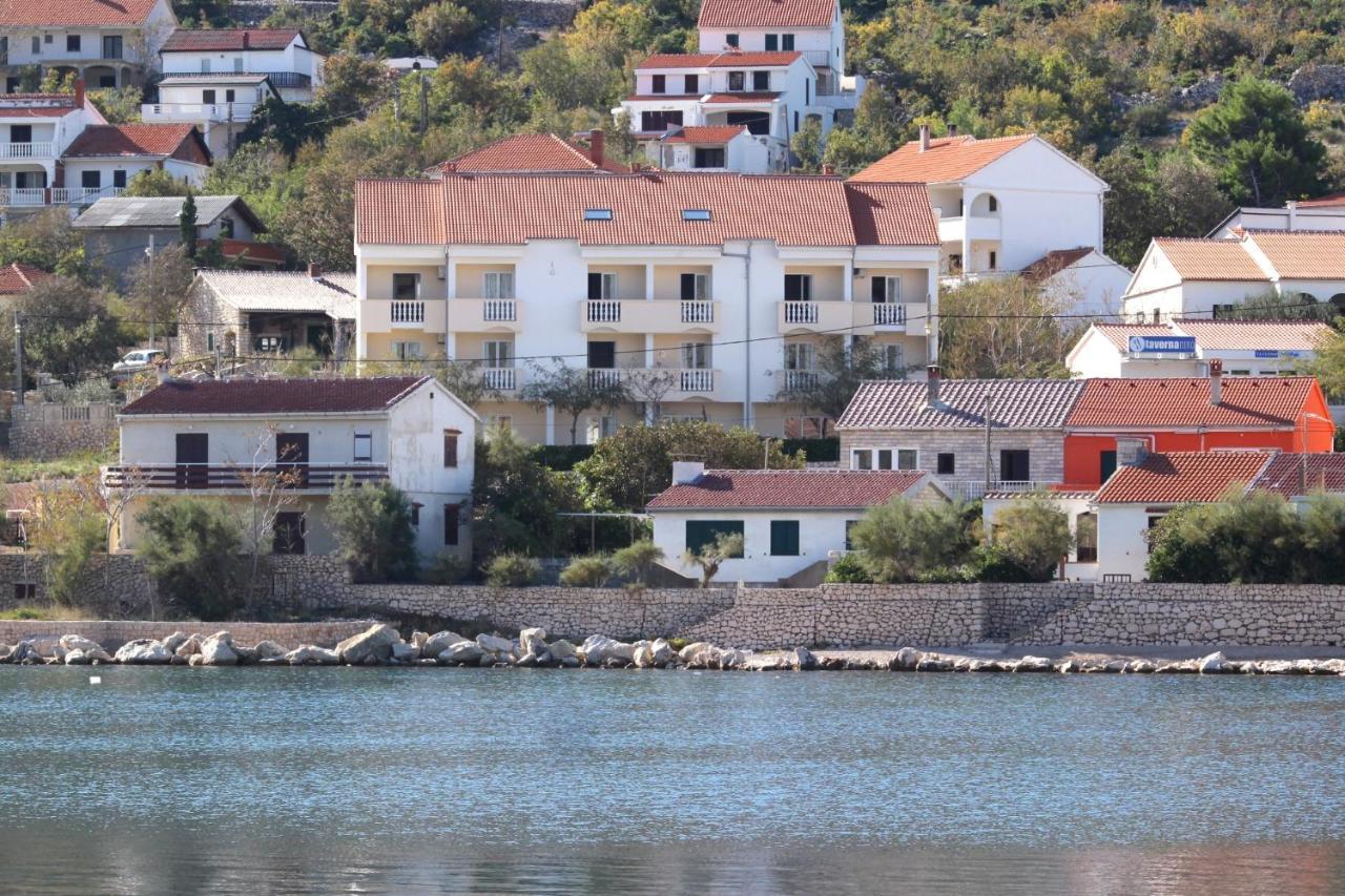 Apartments And Rooms By The Sea Vinjerac, Zadar - 3248 Buitenkant foto