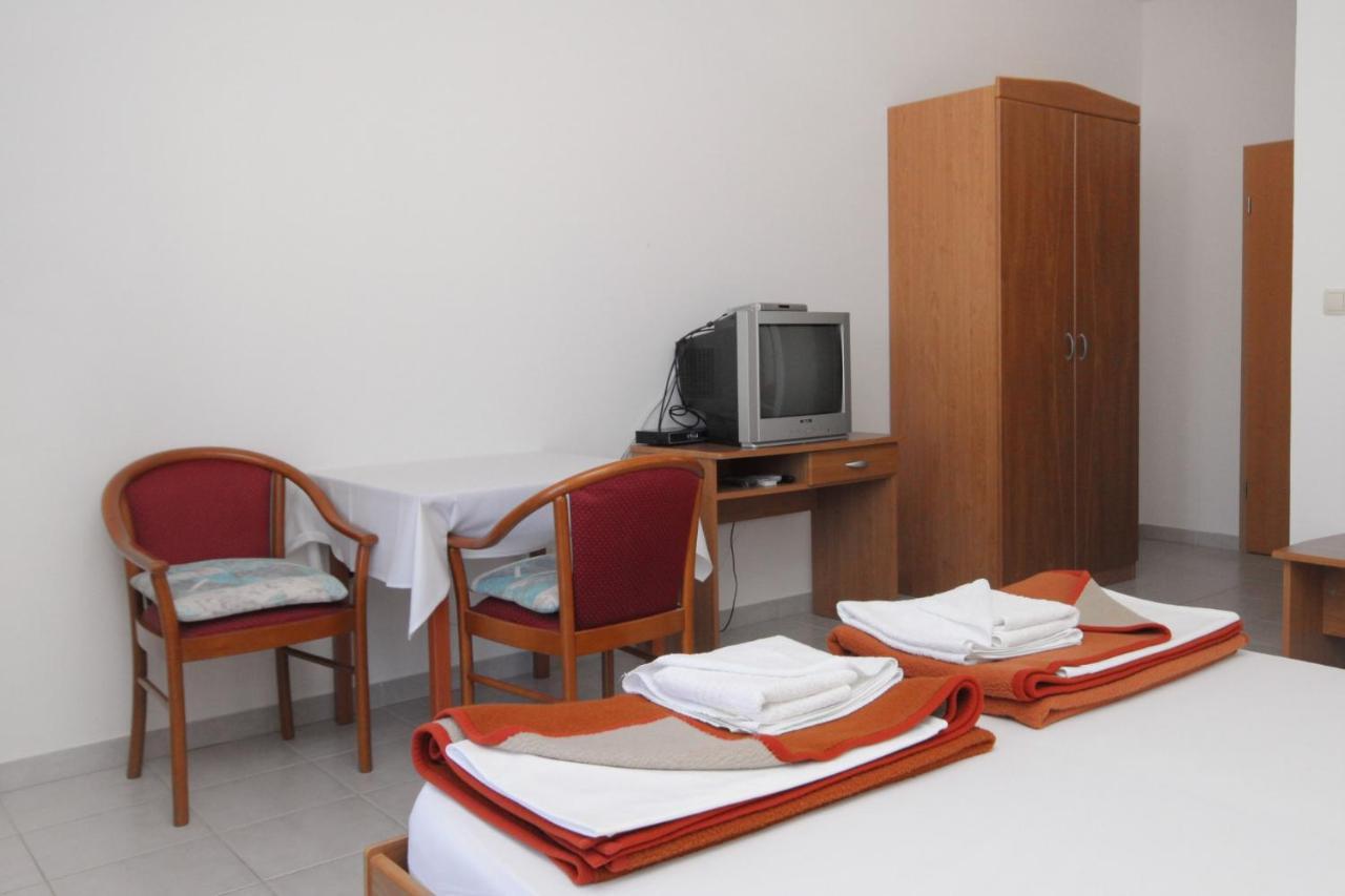 Apartments And Rooms By The Sea Vinjerac, Zadar - 3248 Buitenkant foto
