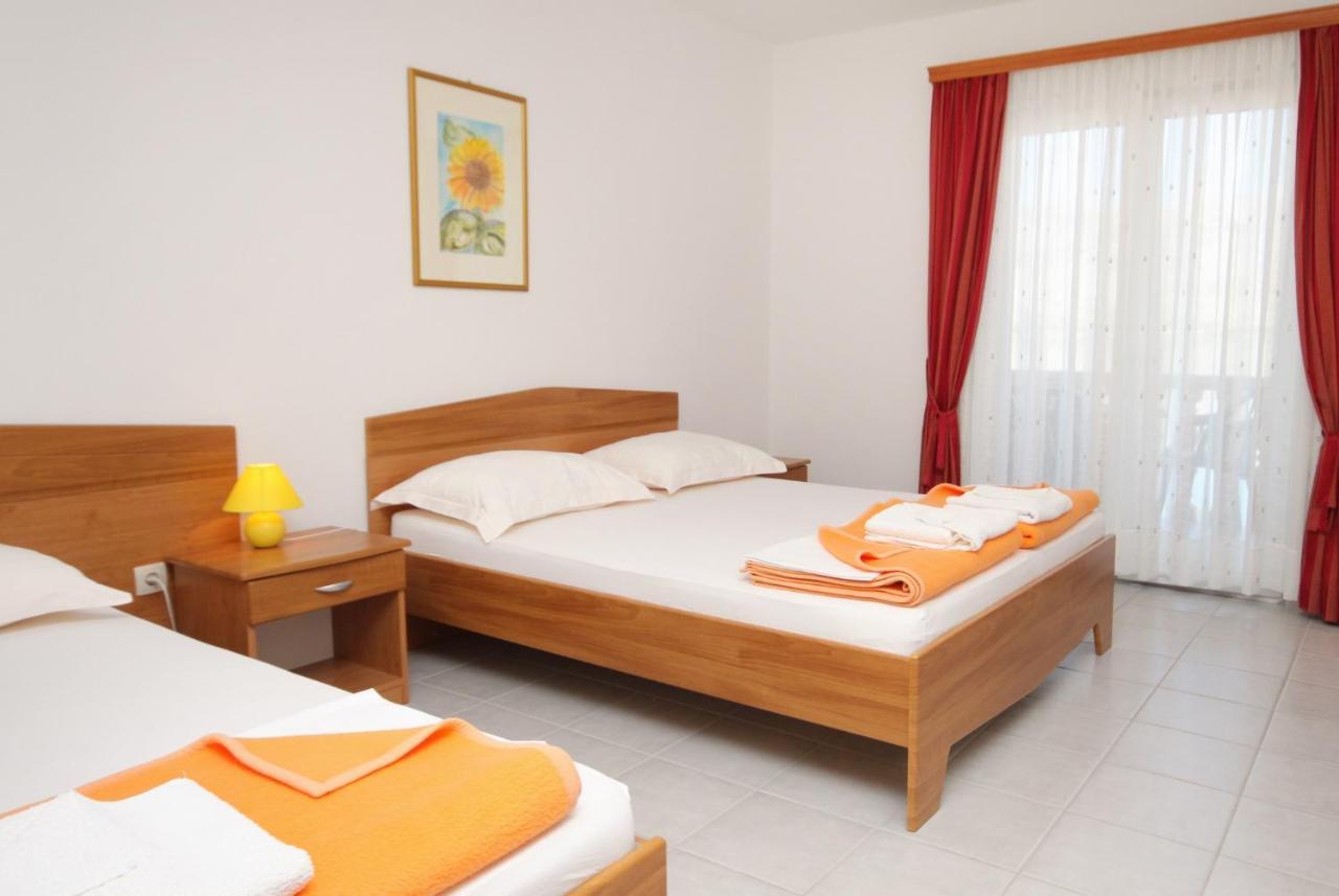 Apartments And Rooms By The Sea Vinjerac, Zadar - 3248 Buitenkant foto