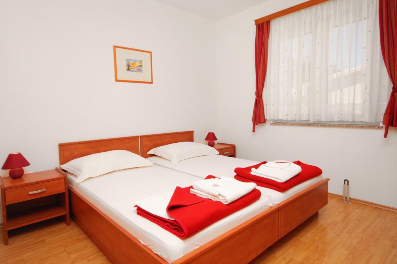 Apartments And Rooms By The Sea Vinjerac, Zadar - 3248 Buitenkant foto