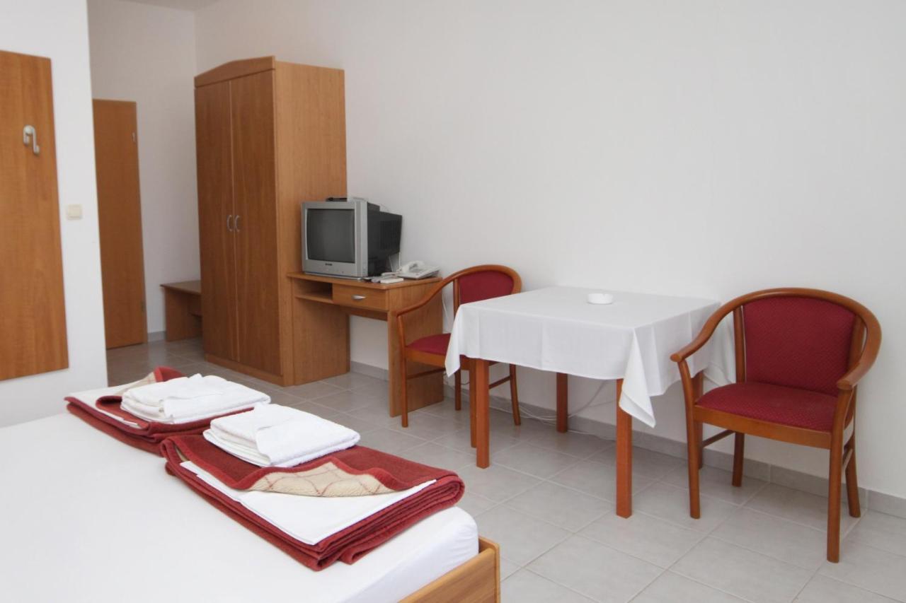 Apartments And Rooms By The Sea Vinjerac, Zadar - 3248 Buitenkant foto